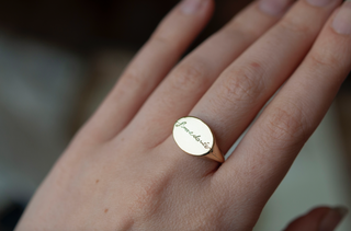 SAMPLE Femme Dorée WORDS Engraved ring