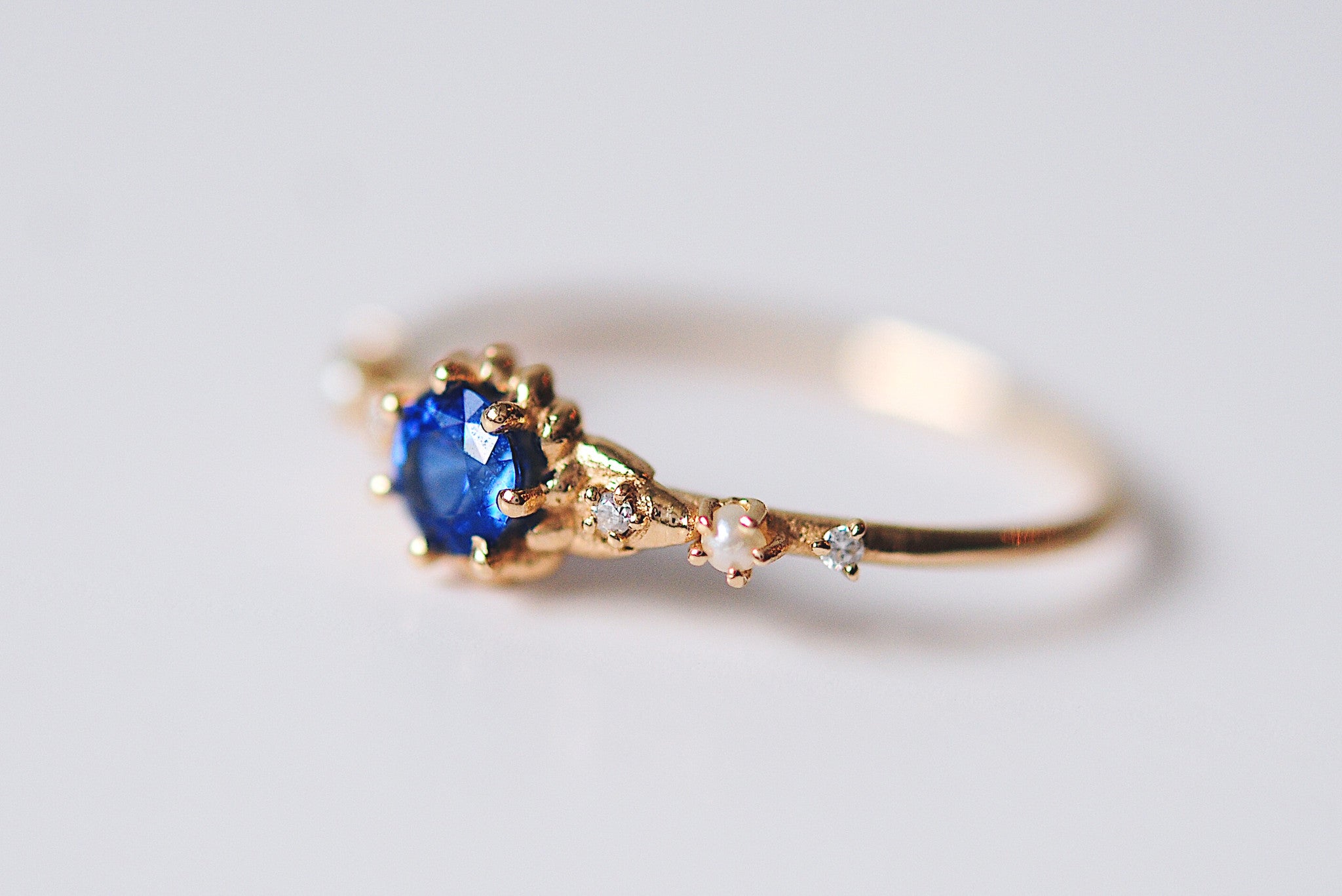 Blue Sapphire Jewelry Benefits: Properties & Significance