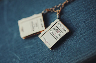 <em>Personnalisable</em> Collier Livre