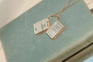 <em>Personnalisable</em> Collier Livre