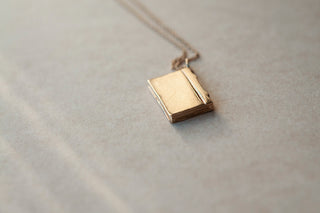 <em>Personnalisable</em> Collier Livre