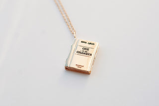 <em>Personnalisable</em> Collier Livre
