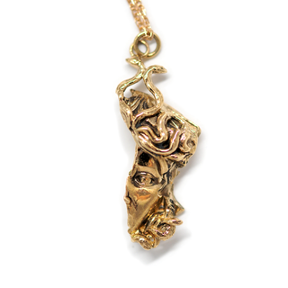Collier Relique Méduse Orientale